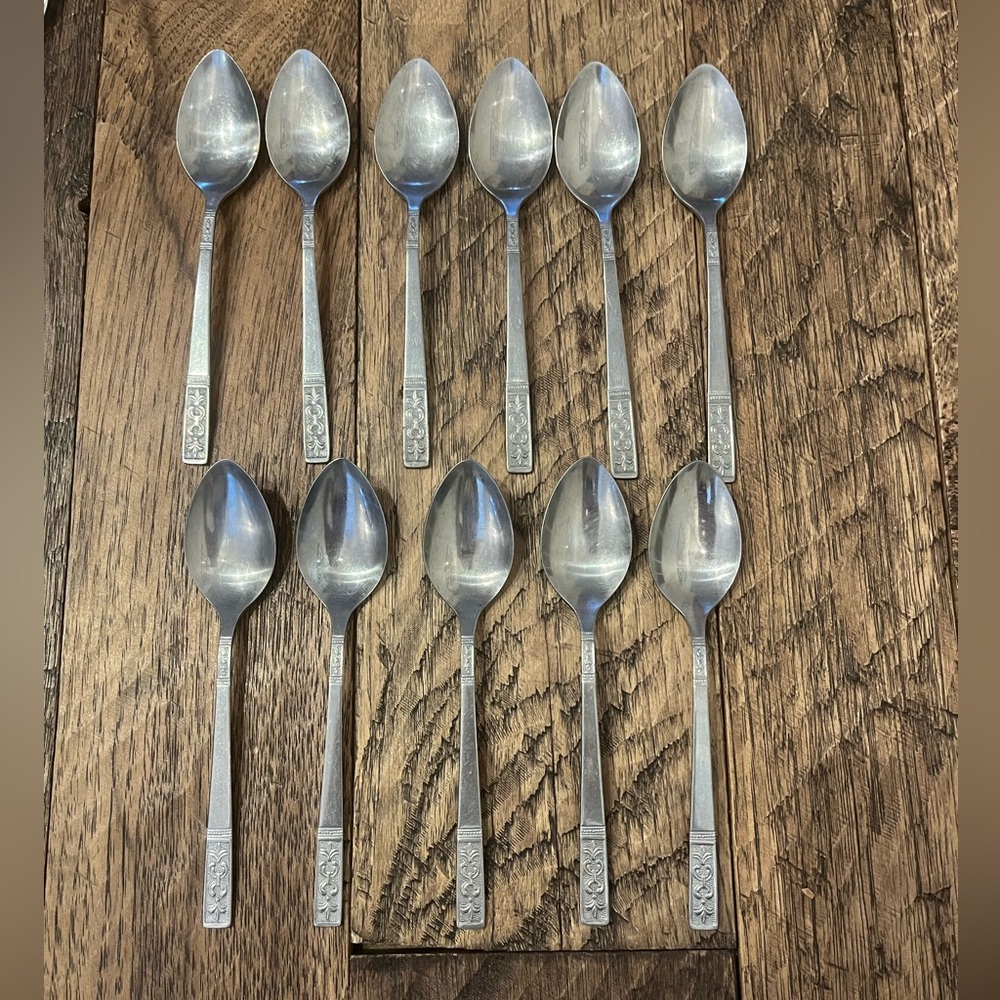 CUS3 Customcraft Custom Craft  Teaspoons Fleur de Lis Scrolls (11)